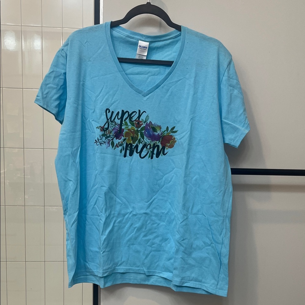 Gildan Light Blue 'Super Mom' Floral Tee
